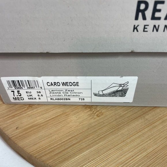 Kenneth Cole Women's Yellow T-strap Wedge Sandal Sz 7.5 - Picture 8 of 8